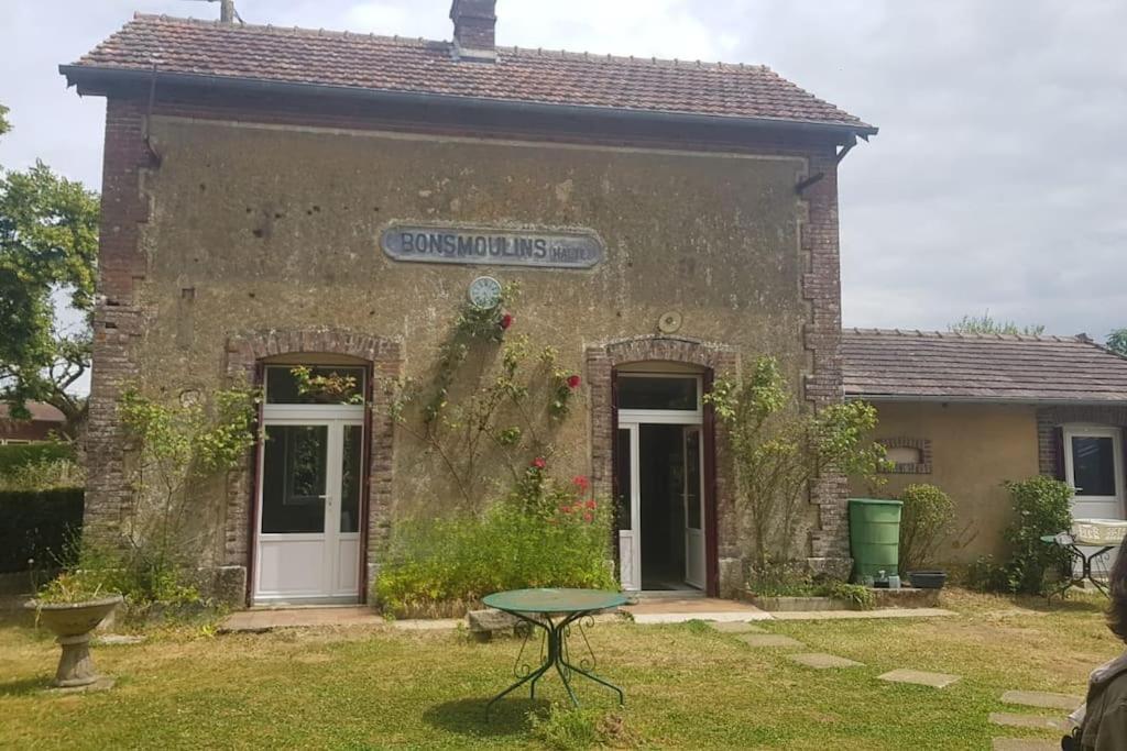 Charmante Ancienne Gare Halte Relais Bonsmoulins Buitenkant foto